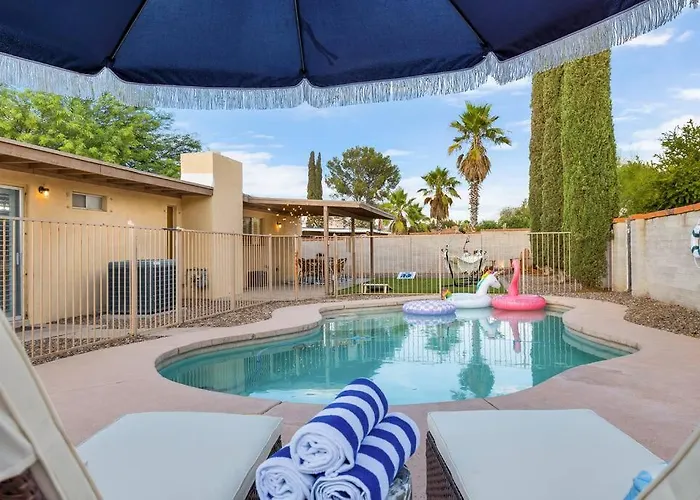 Pool, Fire Pit, Ping-pong Tucson